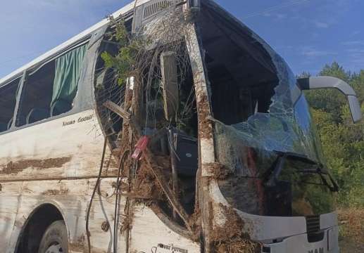 Седем деца ранени при катастрофата на сръбски автобус снощи на