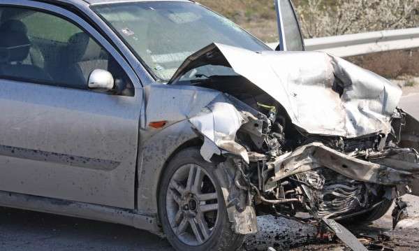 Автомобил самокатастрофира и впоследствие се запали на автомагистрала Тракия При