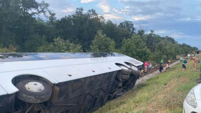 Ескортът с пострадали от сръбски автобус на автомагистрала Тракия тръгна