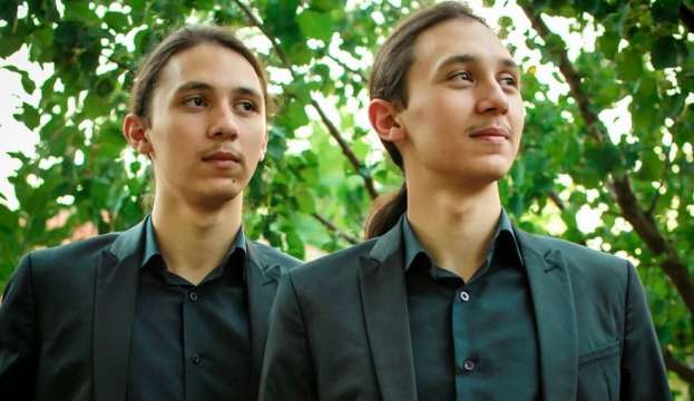 Пианистите Хасан и Ибрахим ще учат в Нидерландия пише България