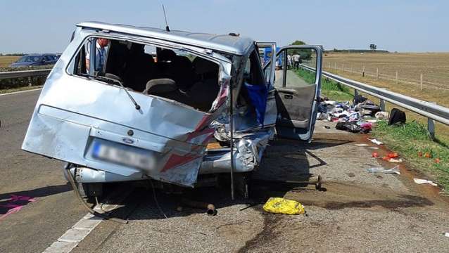 Трима тежко ранени при катастрофата с български бус в Унгария