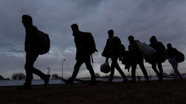 В Бургаско униформени хванаха още две групи нелегални мигранти Две групи са