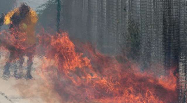 Огромен горски пожар бушува на площ от 428 кв км