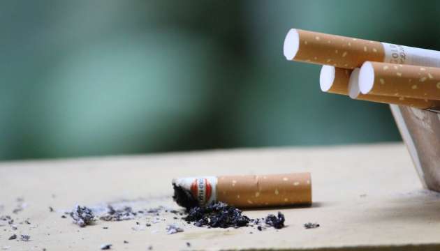 За първи път децата опитват цигари на възраст между 11