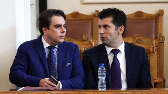 Кирил Петков и Асен Василев са обект на разследване от