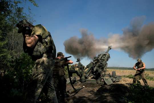 Бързо напредващите украински войски се приближаваха към главната железопътна линия