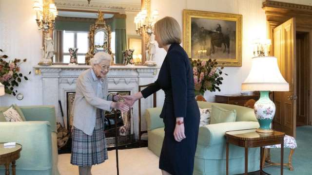 Лиз Тръс новият министър председател на Великобритания описа кралицата като