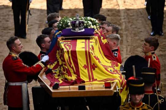 Кралица Елизабет II напусна Бъкингамския дворец за последен път в