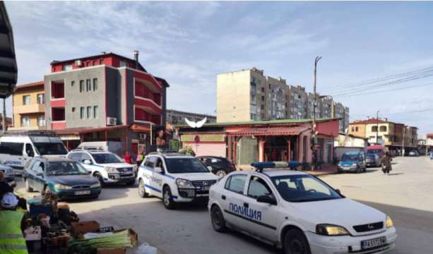 СНИМКА БНРКвартал Изток в Пазарджик е блокиран от служители на