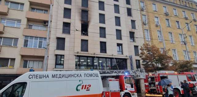 Водеща версия за пожара в столичния хотел остава неизправно зарядно