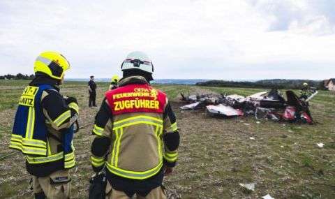 Двама души починаха при сблъсък на малки самолети в покрайнините
