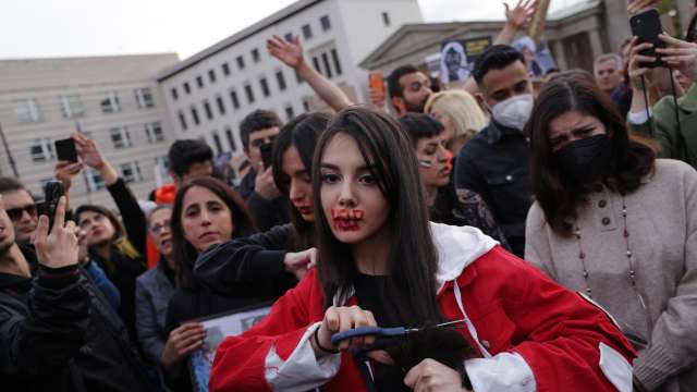 Протест в знак на солидарност с жените в Иран се