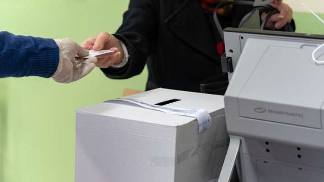 Избирателите с право на глас на утрешните предсрочни парламентарни избори
