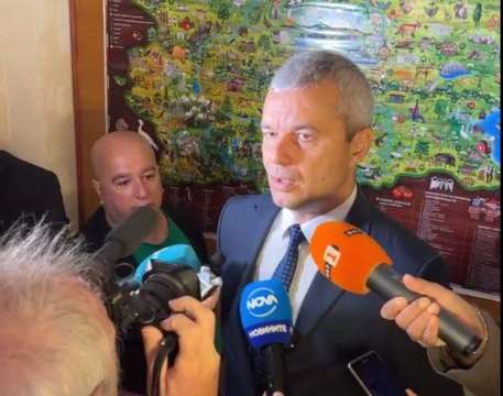 Председателят на Възраждане Костадин Костадинов упражни своето право на вот
