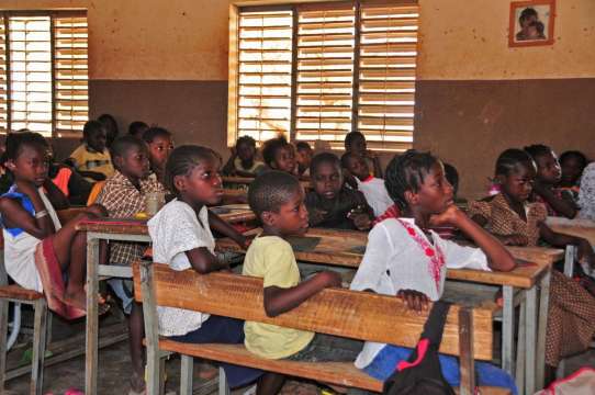Децата в столицата на Буркина Фасо Уагадугу се върнаха на