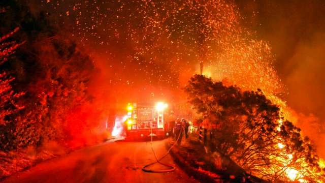 Голям горски пожар се разрази днес в окръг Чанаккале Северозападна Турция предаде