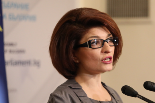 Десислава Атанасова от ГЕРБ коментира ще успее ли партията да