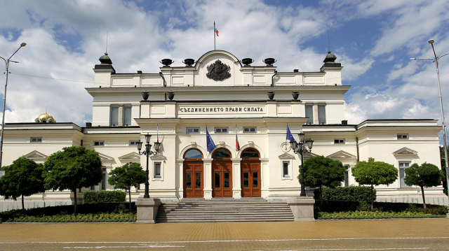 Народните представители гласуват за избор на председател на Народното събрание