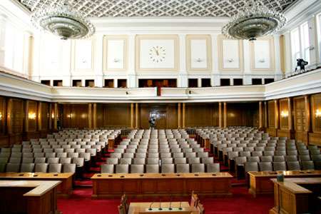 Народното събрание ще заседава извънредно във вторник В дневния ред