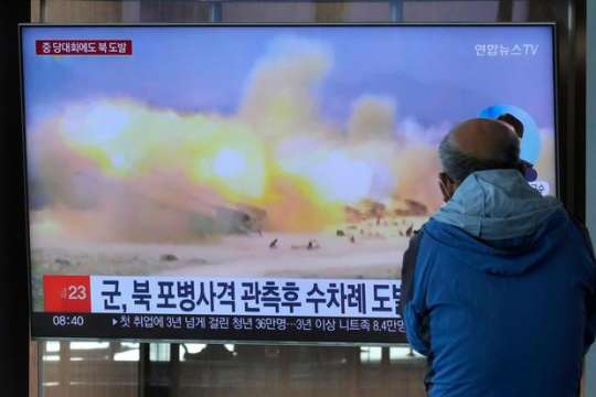 Северна и Южна Корея си размениха предупредителни изстрели в понеделник