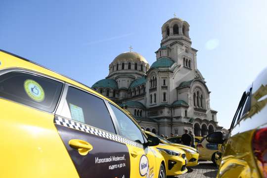 Масов протест на таксиметрови шофьори беше организиран в центъра на