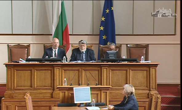 Депутатите разделиха Комисията по конституционни и правни въпроси на две