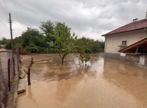 В едно от пострадалите села след наводнението Богдан вече