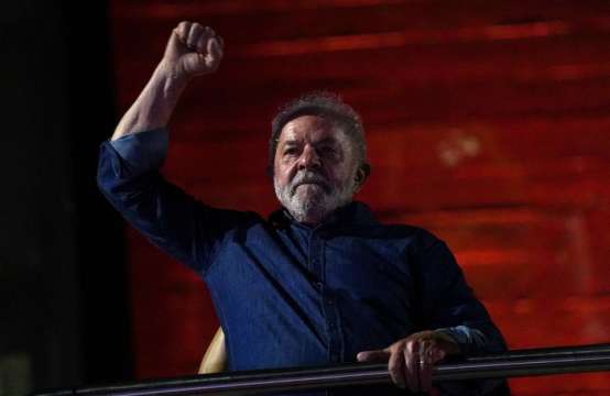 Бразилският левичар Луис Инасио Лула да Силва победи с минимална