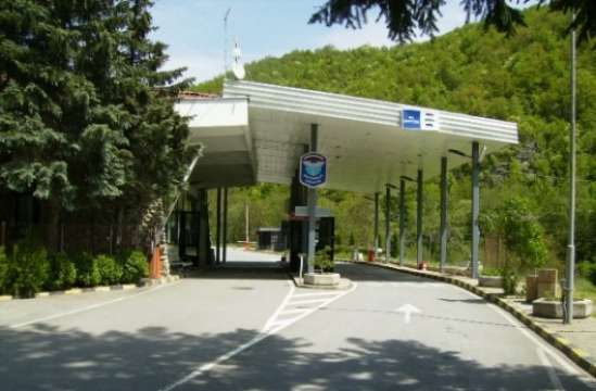 Сръбските гранични власти не допускат два автобуса с българи тръгнали