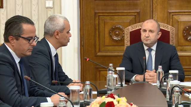 Започнаха консултациите на президента Румен Радев с Възраждане От партията изявиха