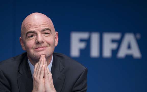 Президентът на ФИФА Джани Инфантино призова за спиране на военните