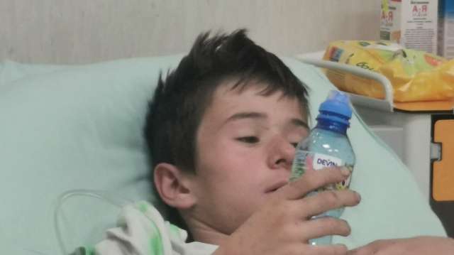 Бащата на Александър сподели снимка на детето от болницата Сашко
