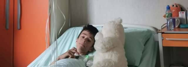12 годишният Сашко от Перник вече може да става от леглото