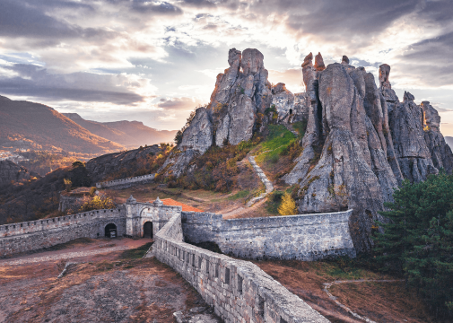 Снимка на Белоградчишките скали която най богатият човек в света предприемачът Илън Мъск вчера помисли