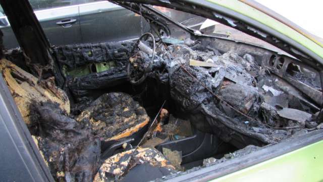 Три леки автомобила са изгорели тази нощ в пернишкия квартал