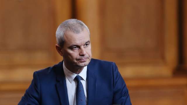 Лидерът на Възраждане Костадин Костадинов заяви в кулоарите на Парламента