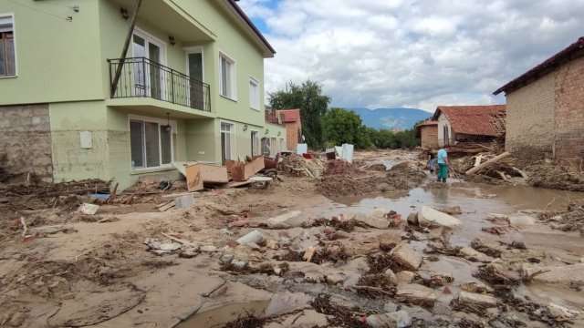Жители на наводнените села в Карловско излизат на протест заради