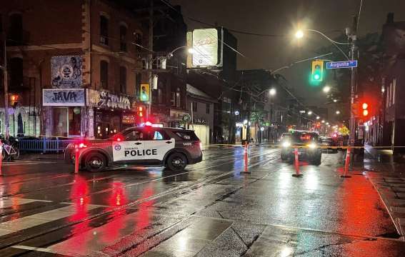 Петима души са убити в Канада при стрелба в предградията