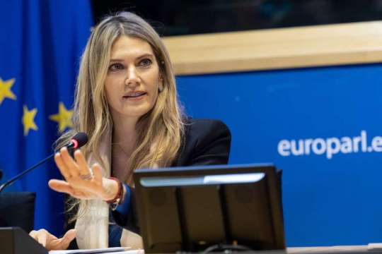 Гръцкият евродепутат Ева Кайли е признала пред разследващите в Белгия