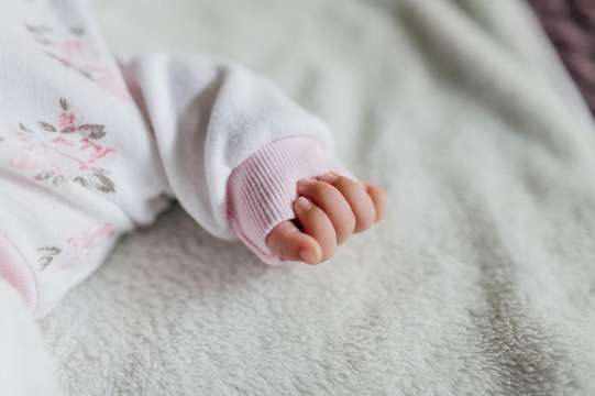 Столична акушеро гинекологична болница е разменила две бебета Това доказват резултатите от