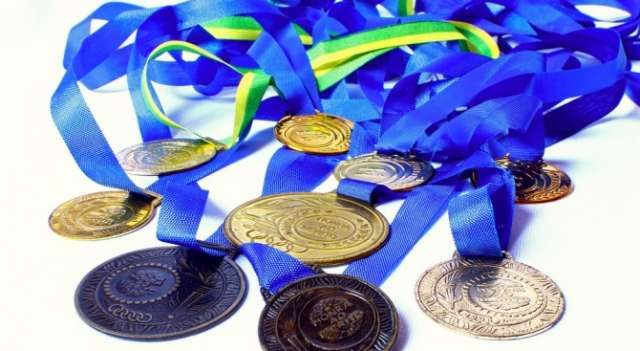Всички ученици получили медали в международна олимпиада състезание или конкурс