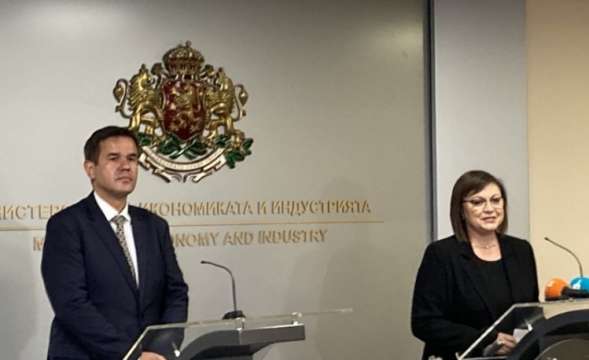 Министърът на икономиката Никола Стоянов отговори на обвиненията на Корнелия