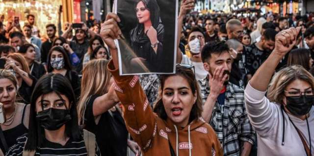 Националните протести предизвикани от смъртта в ареста на иранската кюрдка