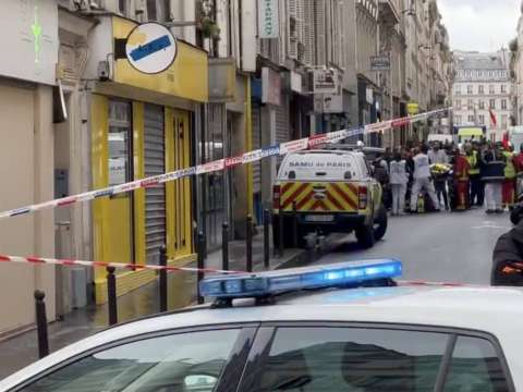 Въоръжен мъж откри стрелба в центъра на Париж уби двама