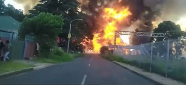 Цистерна с газ заседнала под мост се взриви Инцидентът е станал