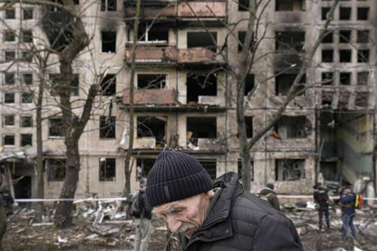 Броят на потвърдените цивилни жертви в Украйна приближава 18 000