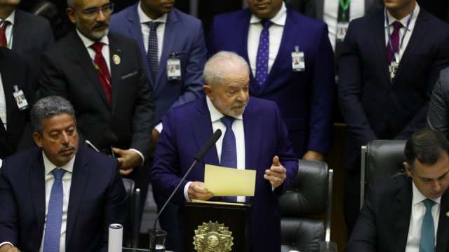 Новият бразилски президент Луис Инасио Лула да Силва подписа първите