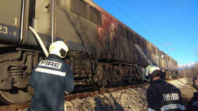 Техническа неизправност е причината за пожара в локомотива на бързия
