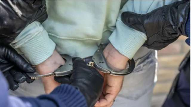 СНИМКА Германска полиция 32 годишен иранец е арестуван в Германия заради предполагаемо