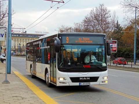 Автобус на градския транспорт на Пловдив е блъснал 14 годишно момиче